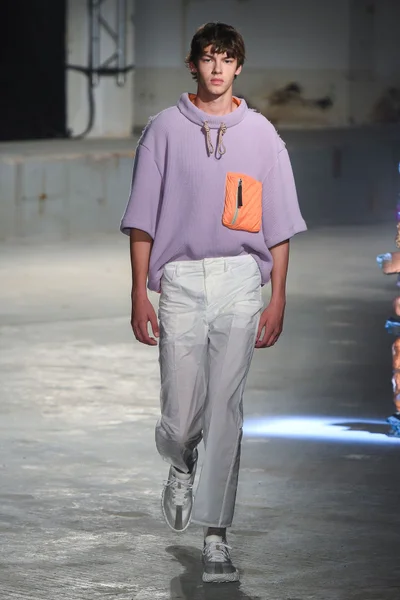 Look 24